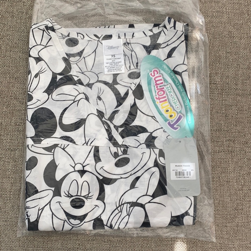 Cherokee Tooniforms Scrub Top - Mini Mouse Design